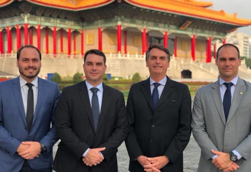 FILHOS DE BOLSONARO AFIRMAM QUE ELE ESTÁ BEM E PEDEM ORAÇÕES - News Rondônia