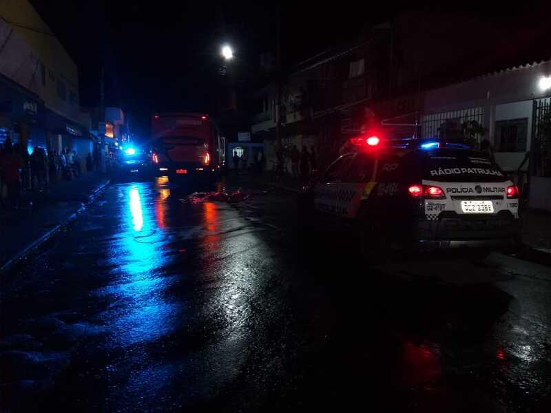 Ciclista tem cabeça esmagada por ônibus ao fazer zigue-zague - News Rondônia