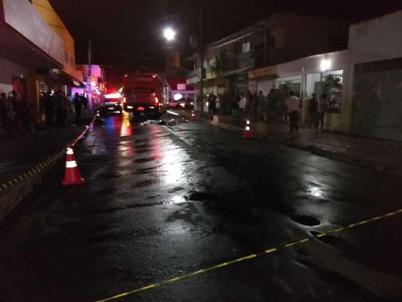 Ciclista tem cabeça esmagada por ônibus ao fazer zigue-zague - News Rondônia