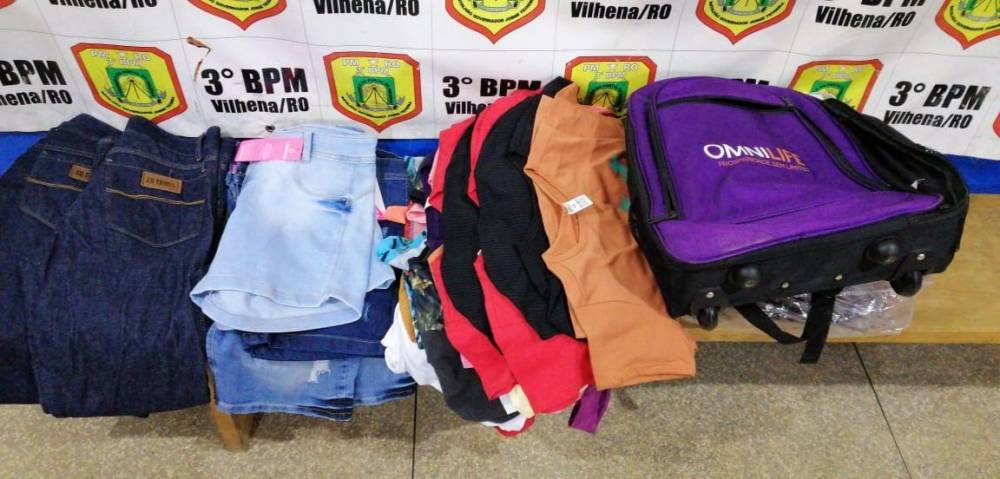 CASAL DA CORRERIA: Casal é preso por tráfico após usuário ser flagrado recebendo crack; polícia encontra revólver enterrado em galinheiro - News Rondônia