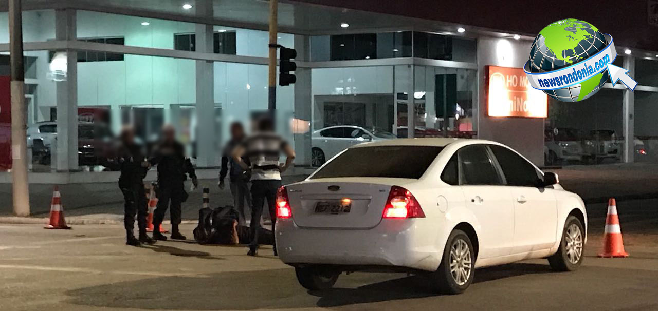 ENTREGADOR FICA FERIDO AO SER ATINGIDO POR CARRO EM CRUZAMENTO - News Rondônia