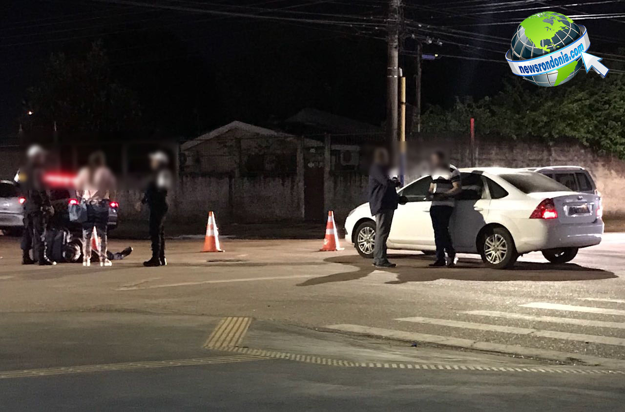 ENTREGADOR FICA FERIDO AO SER ATINGIDO POR CARRO EM CRUZAMENTO - News Rondônia
