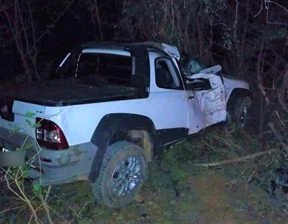 LAMENTÁVEL: ACIDENTE FRONTAL ENVOLVENDO CARRO DE PASSEIO E CAMINHÃO RESULTOU EM UM ÓBITO E OUTRAS PESSOAS FERIDAS - News Rondônia