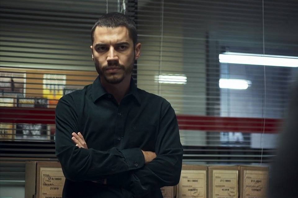 DONA DO PEDAÇO: CAMILO CAÇA CHICLETE APÓS SER HUMILHADO POR ELE E VIVI - News Rondônia