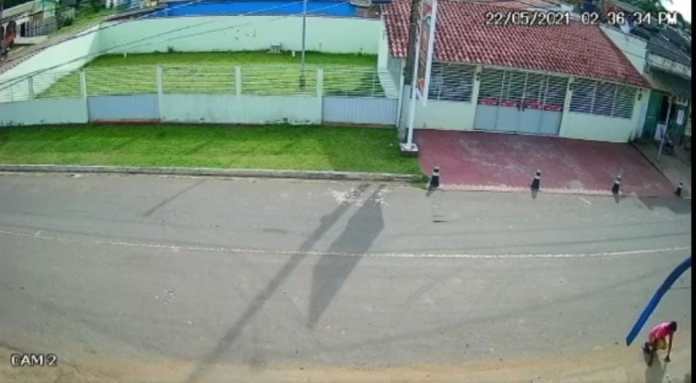 Sena Madureira: homem é flagrado introduzindo objeto no ânus em plena via pública - News Rondônia