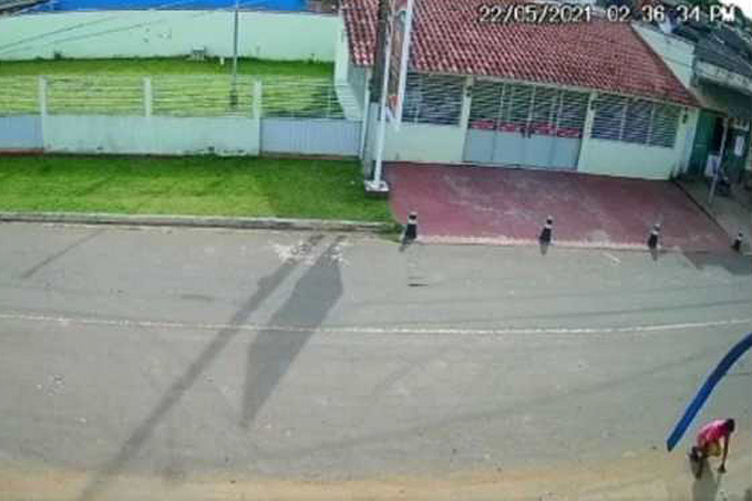 Sena Madureira: homem é flagrado introduzindo objeto no ânus em plena via pública - News Rondônia