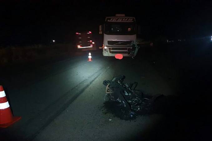 BR 364: Motociclista morre atropelado por carreta na BR-364 - News Rondônia