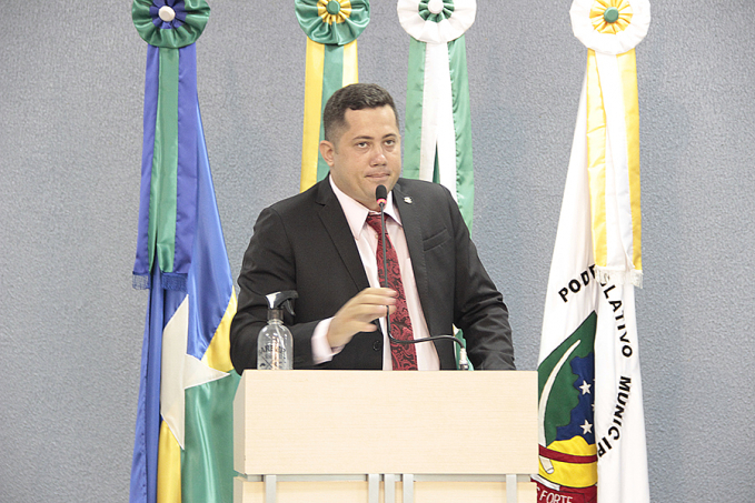 Vereador Magnison mota recebe denúncia de bloqueio de leitos sem justificativa no HEURO, e expõe em sessão na câmara municipal de Cacoal - News Rondônia