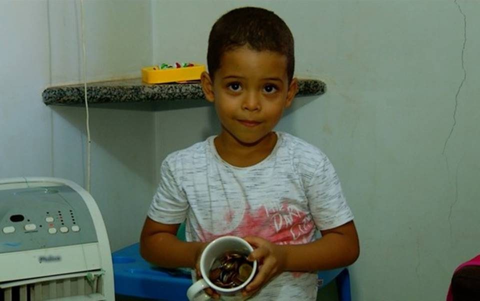 MENINO QUEBRA COFRINHO E OFERECE RECOMPENSA A QUEM ACHAR SEU CÃO - News Rondônia