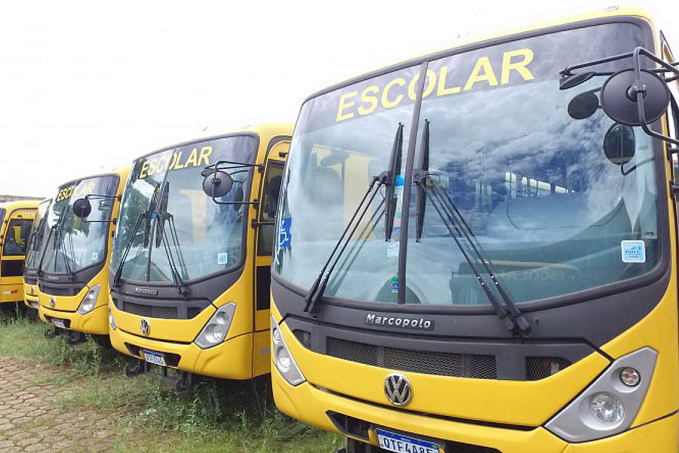 Governo de Rondônia entrega dois ônibus para atender escolas estaduais de Guajará-Mirim e Nova Mamoré - News Rondônia
