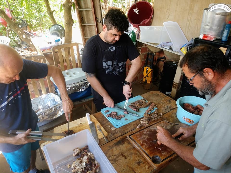 Solidariedade  Grupo de amigos realiza churrasco comunitário no bairro Renascer - News Rondônia