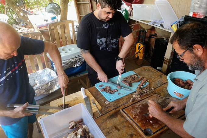 Solidariedade  Grupo de amigos realiza churrasco comunitário no bairro Renascer - News Rondônia