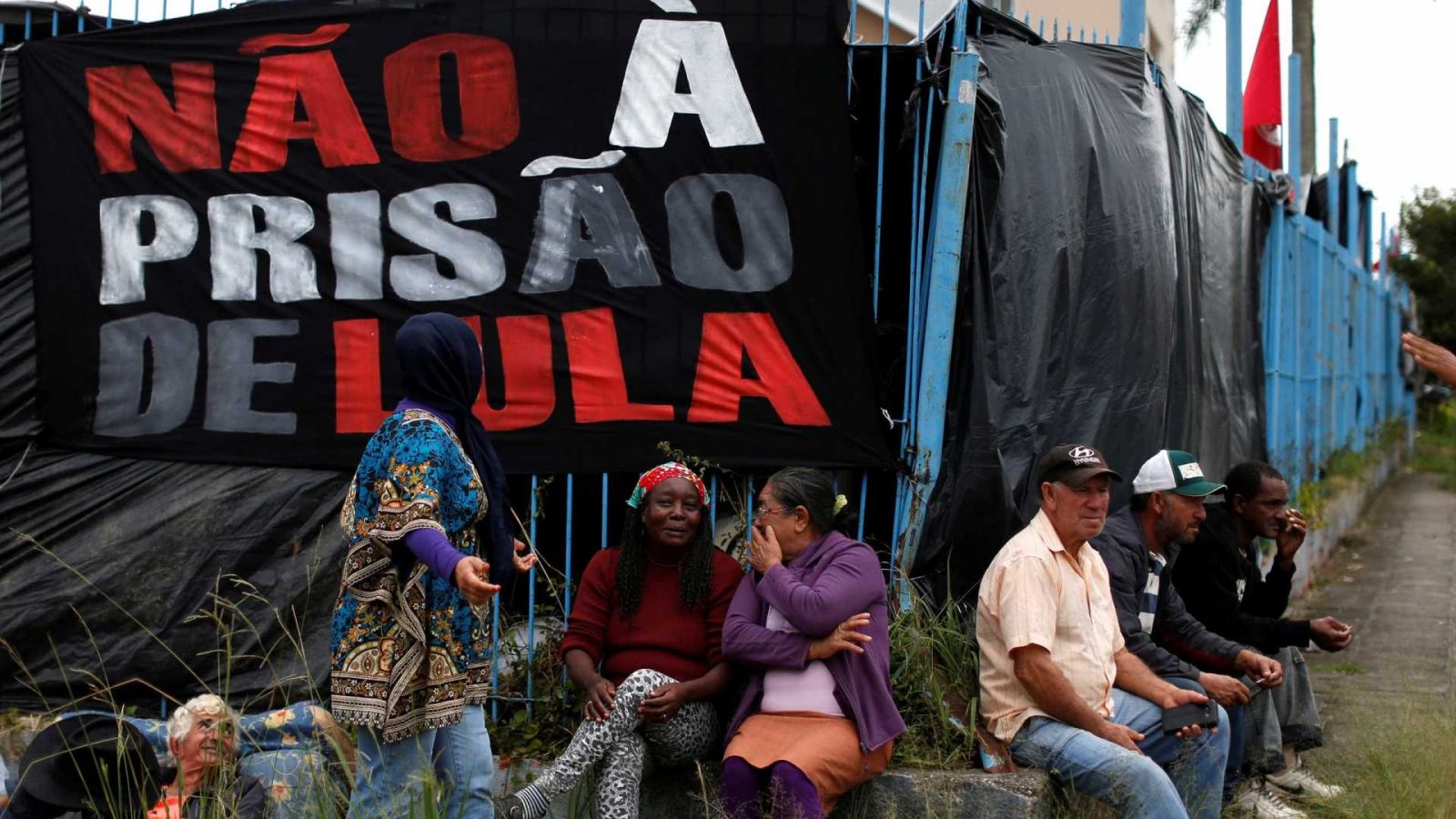 DELEGADO DIZ POR QUE DESTRUIU APARELHO DE SOM DO ACAMPAMENTO PRÓ-LULA - News Rondônia