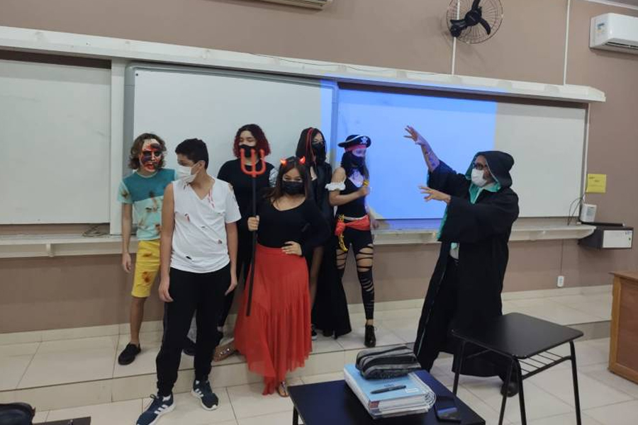Empatia: ao verem adolescente triste por não participar de Halloween, colegas de aluno autista preparam festa-surpresa para ele - News Rondônia