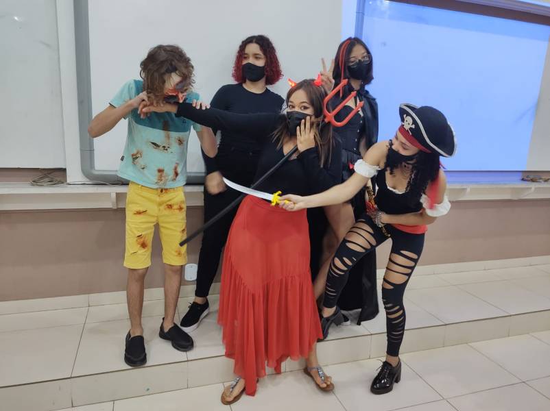 Empatia: ao verem adolescente triste por não participar de Halloween, colegas de aluno autista preparam festa-surpresa para ele - News Rondônia