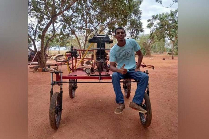 Jovem de assentamento cria pulverizador com sucata para ajudar o pai - News Rondônia