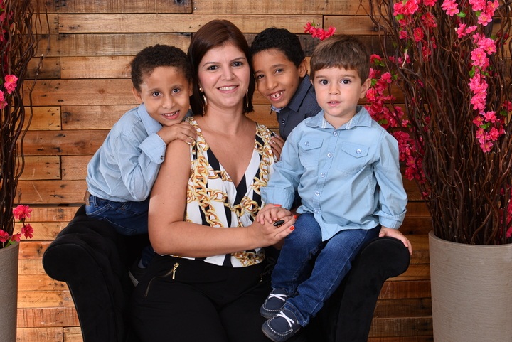 NO DIA DAS MÃES, CONHEÇA A JUÍZA DE RONDÔNIA QUE ADOTOU DUAS CRIANÇAS E AUMENTOU A FAMÍLIA - News Rondônia