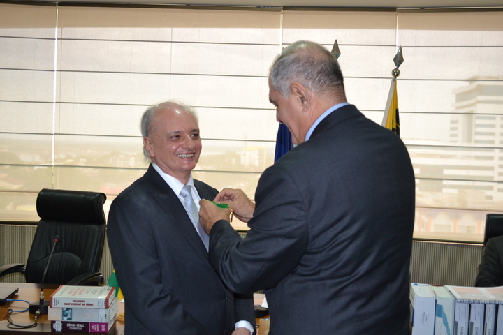 MÉDICO E SERVIDORA RECEBEM MEDALHA DO MÉRITO JUDICIÁRIO CONCEDIDO PELO TJRO - News Rondônia