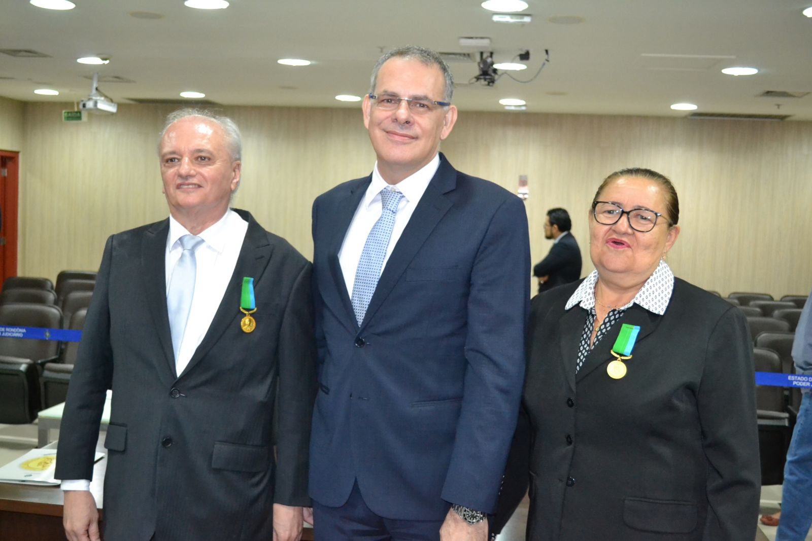 MÉDICO E SERVIDORA RECEBEM MEDALHA DO MÉRITO JUDICIÁRIO CONCEDIDO PELO TJRO - News Rondônia