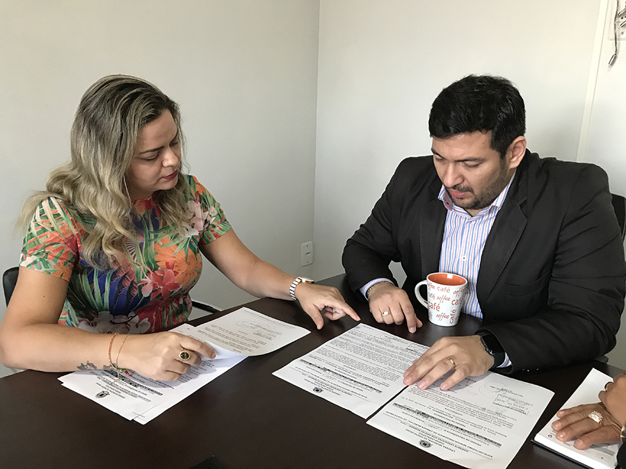 CANSADA DE ESPERAR  VEREADORA ADA DANTAS MOVE AÇÃO JUDICIAL PARA FORÇAR A PREFEITURA ASFALTAR A RUA PETROLINA - News Rondônia