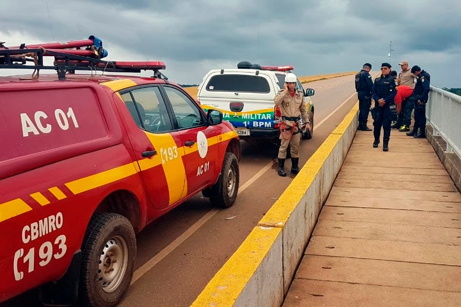 PONTE DO RIO MADEIRA - Mulher pula da ponte e é salva por pescador - News Rondônia