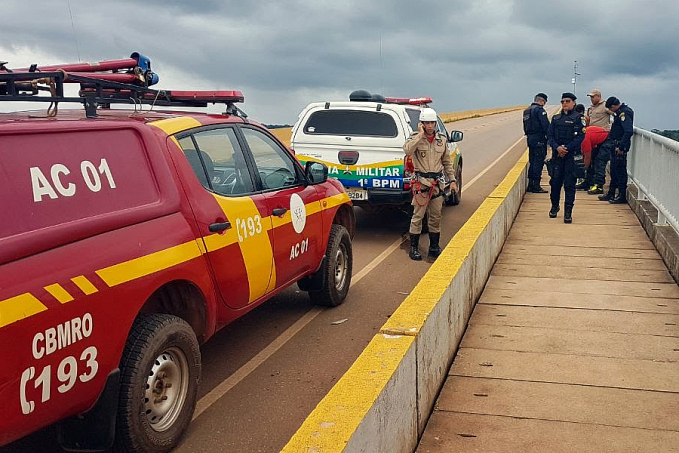 PONTE DO RIO MADEIRA - Mulher pula da ponte e é salva por pescador - News Rondônia