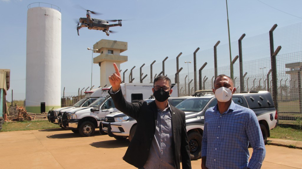 GAPE  Deputado Anderson entrega oficialmente materiais eletrônicos e drone ao Grupo de Ações Penitenciárias Especiais - News Rondônia