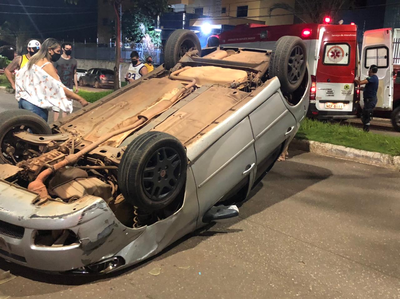 ATUALIZADA: Motorista é socorrido após capotamento de veículo - News Rondônia