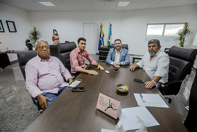 Presidente Alex Redano se reúne com lideranças de Santa Luzia do Oeste - News Rondônia
