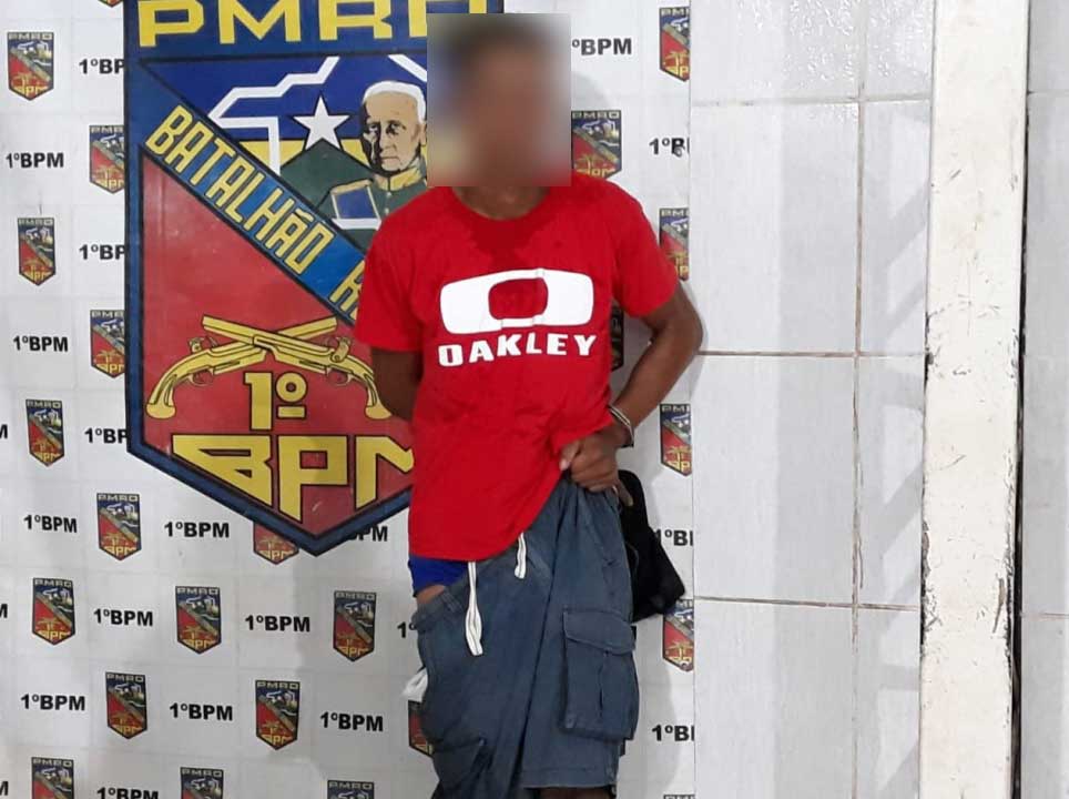 JOVEM É PRESO AO SER FLAGRADO COM ENTORPECENTE NA CAPITAL - News Rondônia