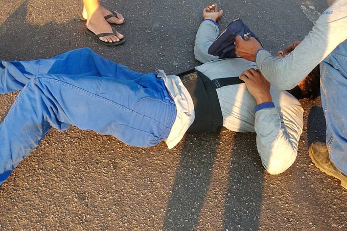 DESATENTO: Moto de entregador de gás pára embaixo de carro em acidente na capital - News Rondônia