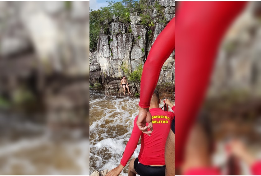 VÍDEO: TURISTA É RESGATADO EM CACHOEIRA DA CHAPADA DOS VEADEIROS - News Rondônia