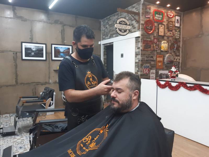 EMPATIA - Jovem empresário oferece cortes gratuitos de cabelo para quem está desempregado - News Rondônia