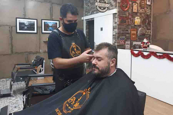 EMPATIA - Jovem empresário oferece cortes gratuitos de cabelo para quem está desempregado - News Rondônia