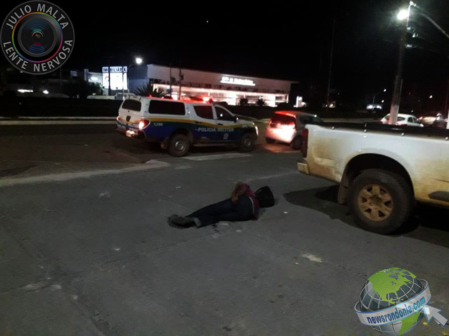 GRAVE  AGRESSOR QUASE DECEPA BRAÇO DE MORADOR DE RUA EM FRENTE À AGÊNCIA BANCÁRIA - News Rondônia
