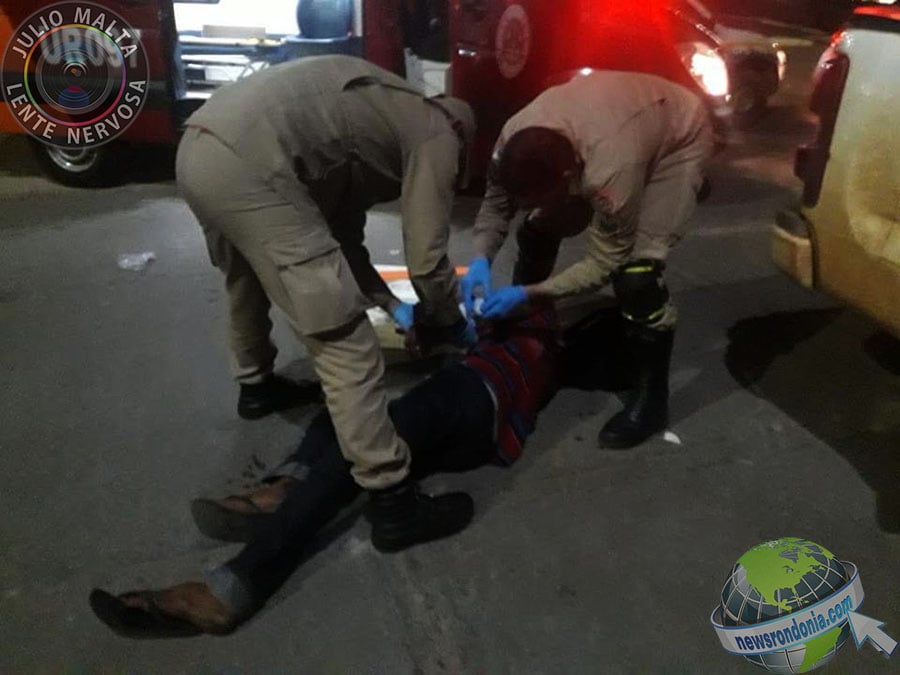 GRAVE  AGRESSOR QUASE DECEPA BRAÇO DE MORADOR DE RUA EM FRENTE À AGÊNCIA BANCÁRIA - News Rondônia