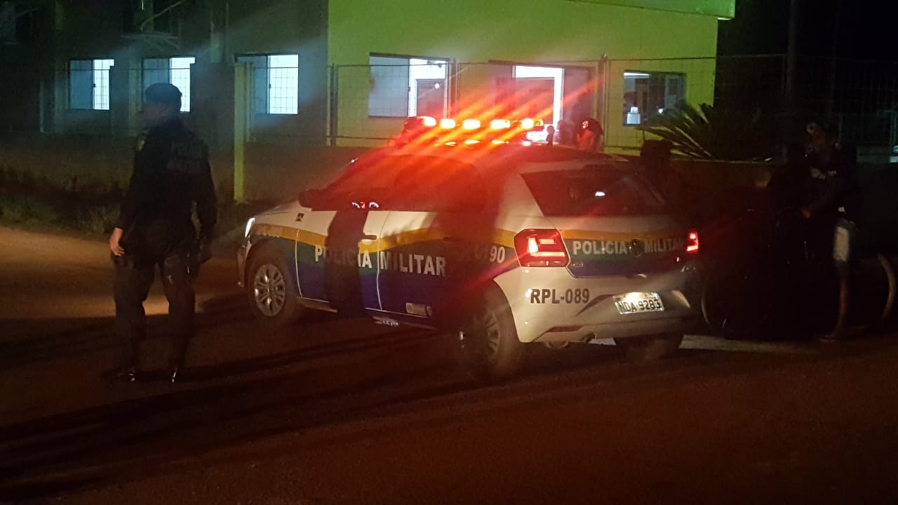 Mulher apanha com pedaço de madeira em frente de igreja e tem roupa rasgada em Porto Velho - News Rondônia