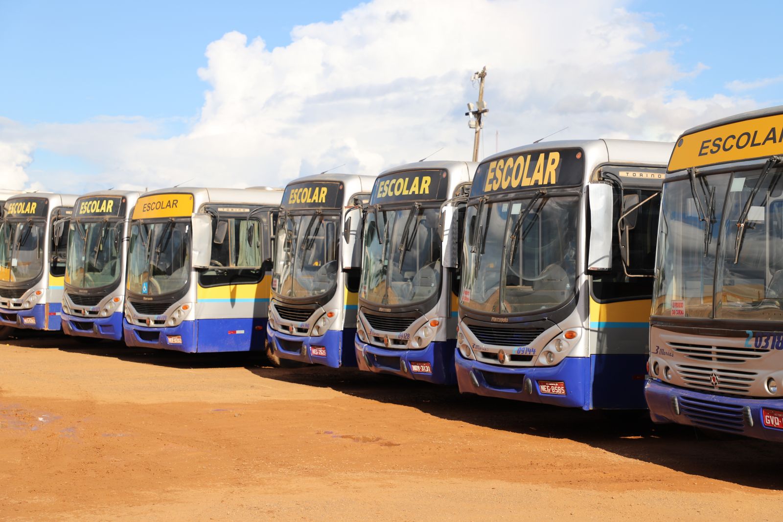 PREFEITURA TEM AUTORIZAÇÃO DA CÂMARA PARA COMPRAR ÔNIBUS E ATENDER ESTUDANTES DA ÁREA RURAL - News Rondônia