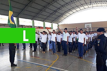 CENTENAS DE JOVENS PARTICIPAM DE JURAMENTO À BANDEIRA NACIONAL EM JARU - News Rondônia