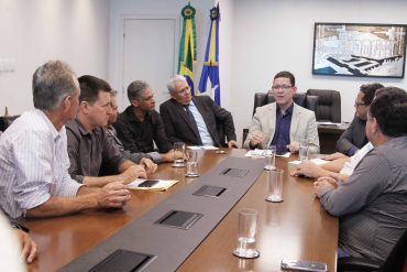 ATENÇÃO AOS MUNICÍPIOS É A PALAVRA DE ORDEM DO GOVERNADOR DURANTE REUNIÃO COM AROM - News Rondônia