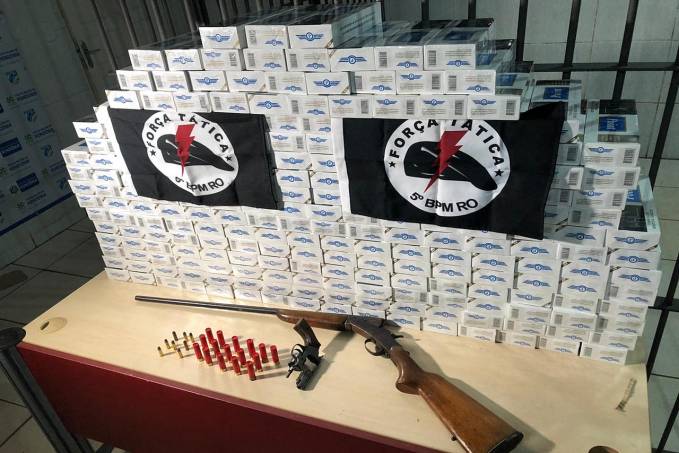 Polícia prende comerciante com duas armas e 228 maços de cigarro em Candeias do Jamari - News Rondônia