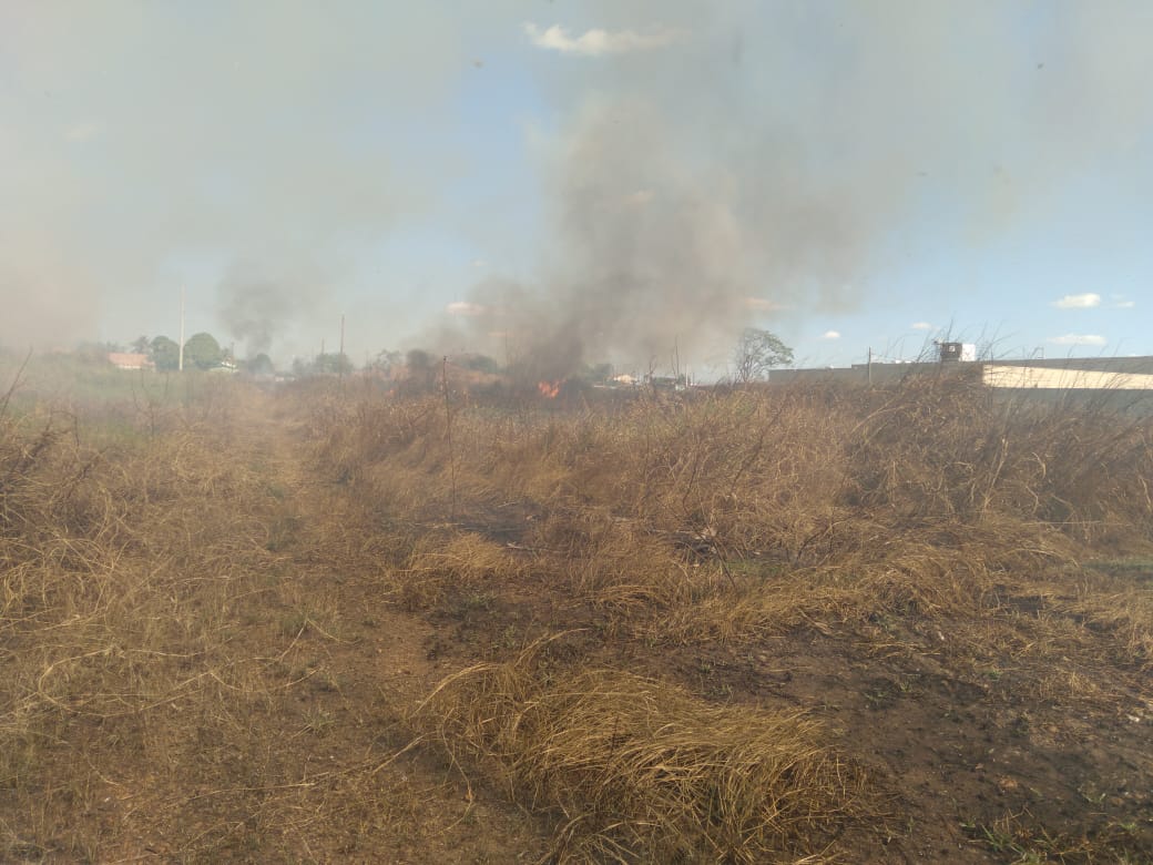 Ninguém assume autoria de queimadas urbanas na periferia da zona leste da capital - News Rondônia