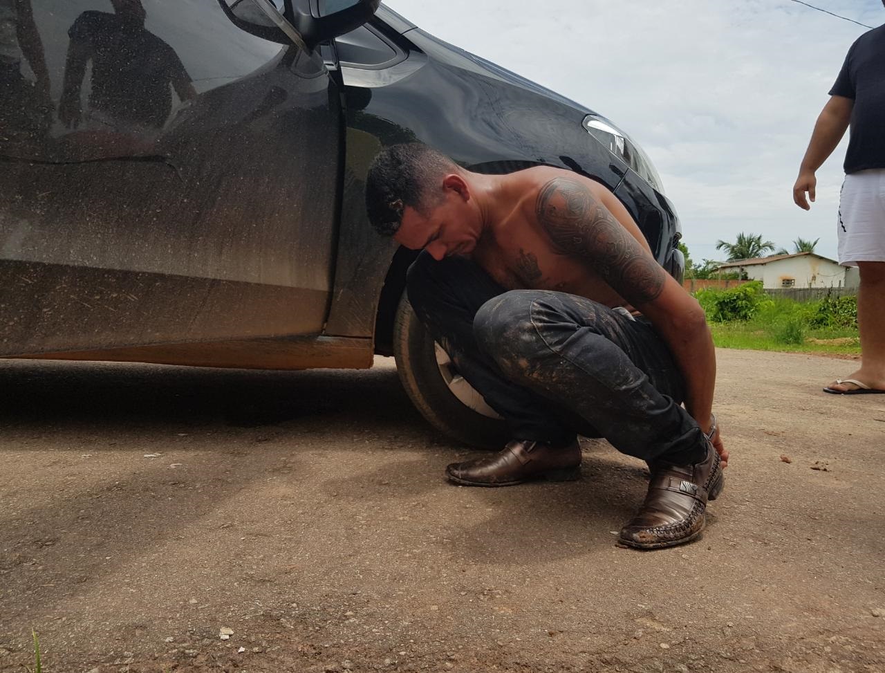 SUSPEITO DE FAZER ROUBO EM RESIDÊNCIA DE POLICIAL CIVIL É PRESO APÓS TIROS E FUGA - News Rondônia