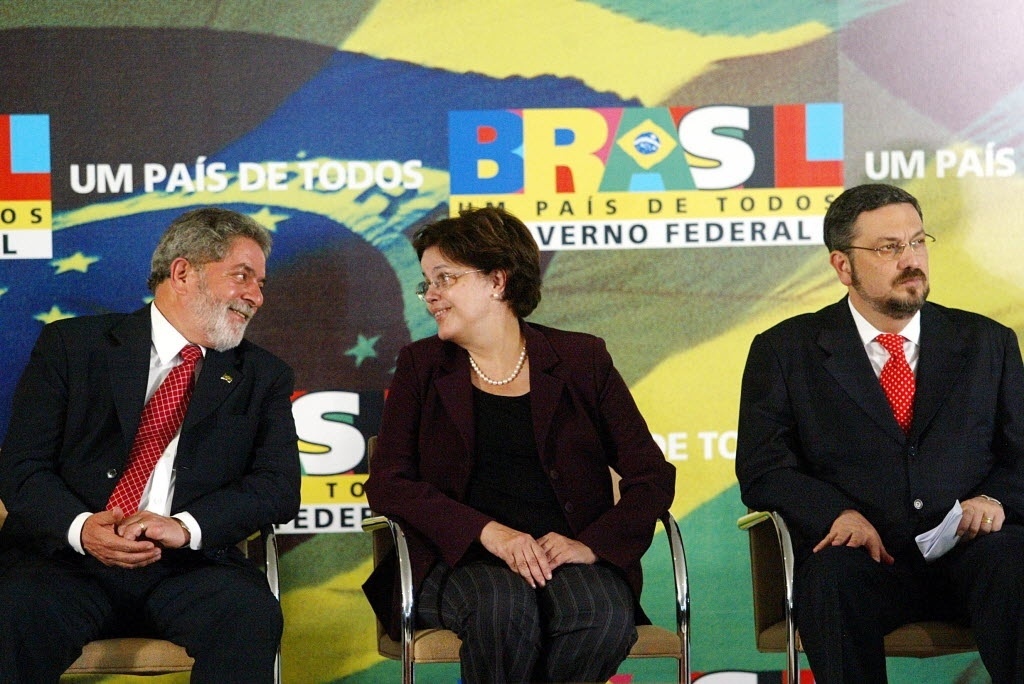 POLÍTICA & MURUPI: PALOCCI LIVRA-SE DAS GRADES - News Rondônia