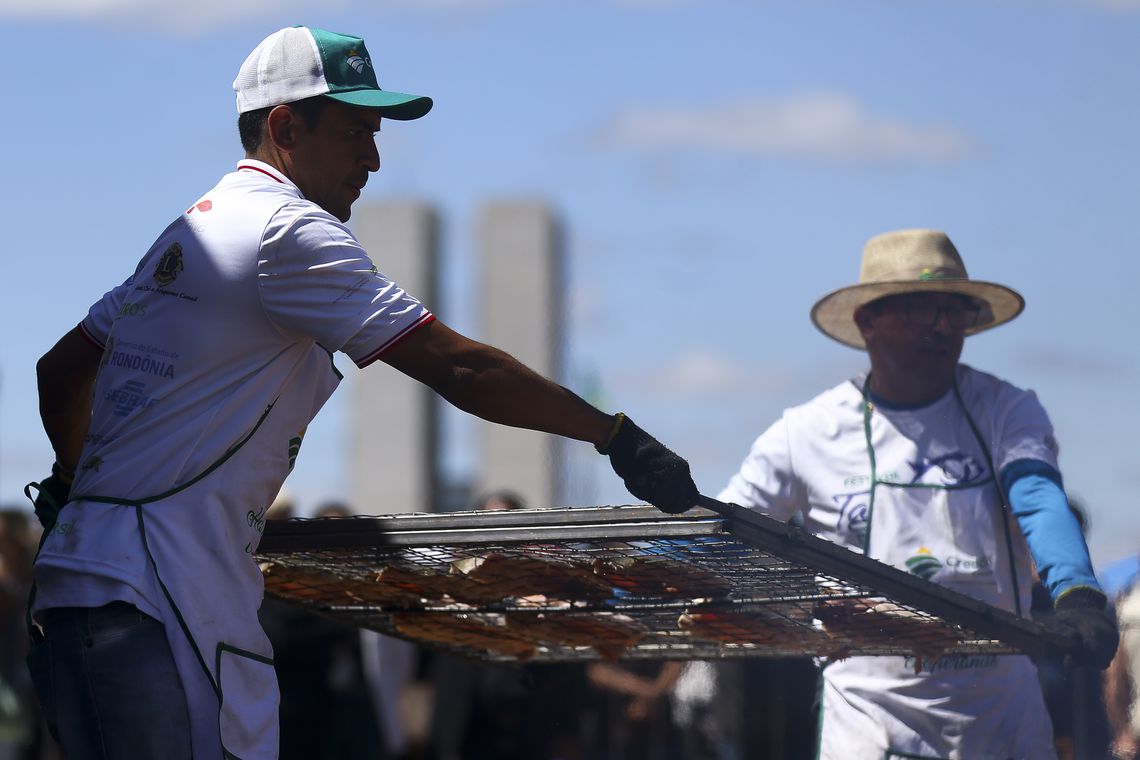 RONDÔNIA MOVIMENTA ESPLANADA DOS MINISTÉRIOS COM CHURRASCO DE TAMBAQUI - News Rondônia
