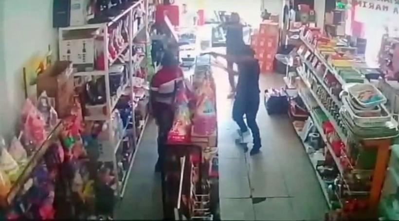 VÍDEO MOSTRA HOMEM SENDO ASSASSINADO EM MERCADINHO DE MANAUS - News Rondônia