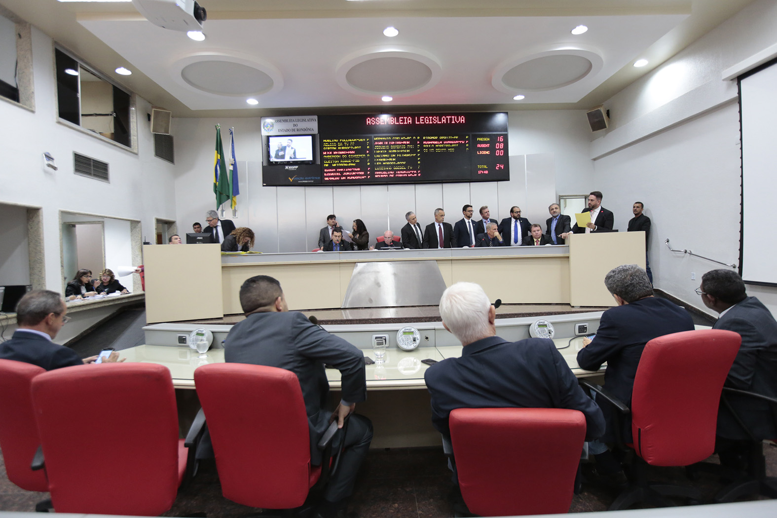 ASSEMBLEIA ARQUIVA PROJETO DO GOVERNO E MANTÉM SALÁRIOS DE SERVIDORES DO DETRAN - News Rondônia