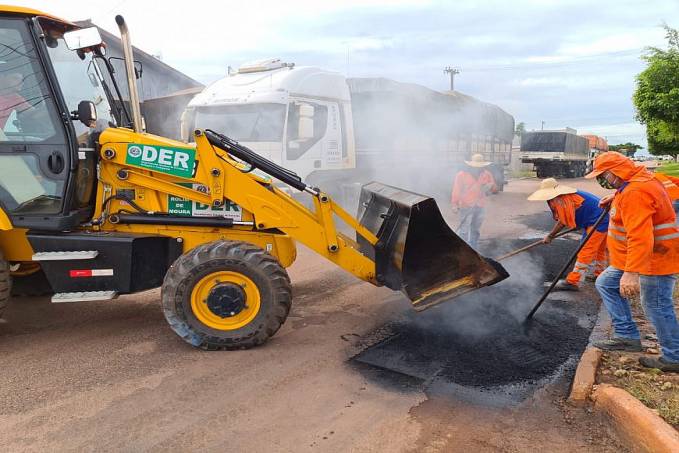 AÇÃO RÁPIDA - DER realiza recuperação de trechos das rodovias 383 e 010, no perímetro urbano de Rolim de Moura - News Rondônia