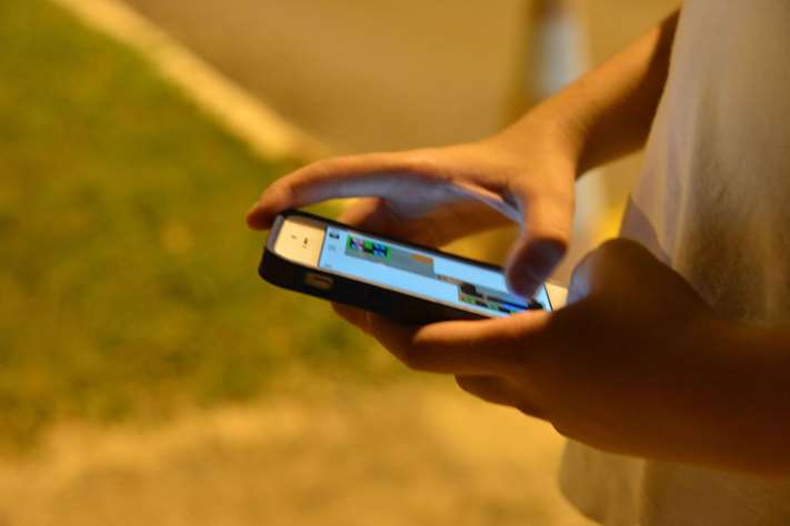 TEMPO GASTO COM CELULAR PREOCUPA ADOLESCENTES E PAIS - News Rondônia