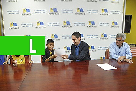 ALUNOS DA ESCOLA RAIMUNDO AUGUSTINHO DA SILVA VISITAM COMANDO GERAL DA PM, SECRETARIAS E PREFEITURA - News Rondônia